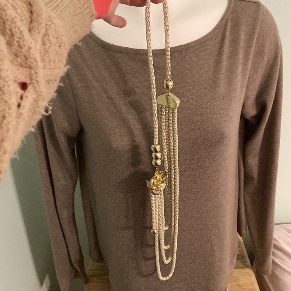 Chic Gold Rose Necklace Broken..Free. - Picture 6 of 10
